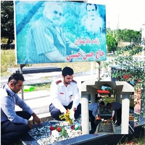 حضور کارکنان آتش نشانی بر سر مزار مرحوم حاج حسن حسنی از کارکنان شهرداری و آتش نشانی در روز ایمنی و آتش نشانی