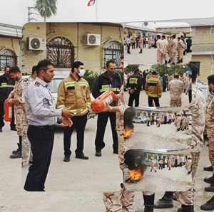 آموزش و نحوه استفاده کار با خاموش کننده دستی ، به نیروهای انقلابی سپاه کیاکلا