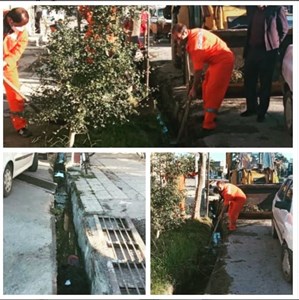 پاکسازی جوب دفع آبهای سطحی در سطح شهر ابتدای خیابان امام خمینی (ره)